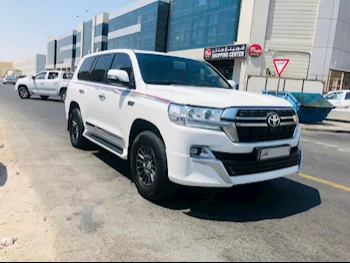 Toyota  Land Cruiser  GXR  2016  Automatic  201,000 Km  8 Cylinder  Four Wheel Drive (4WD)  SUV  White