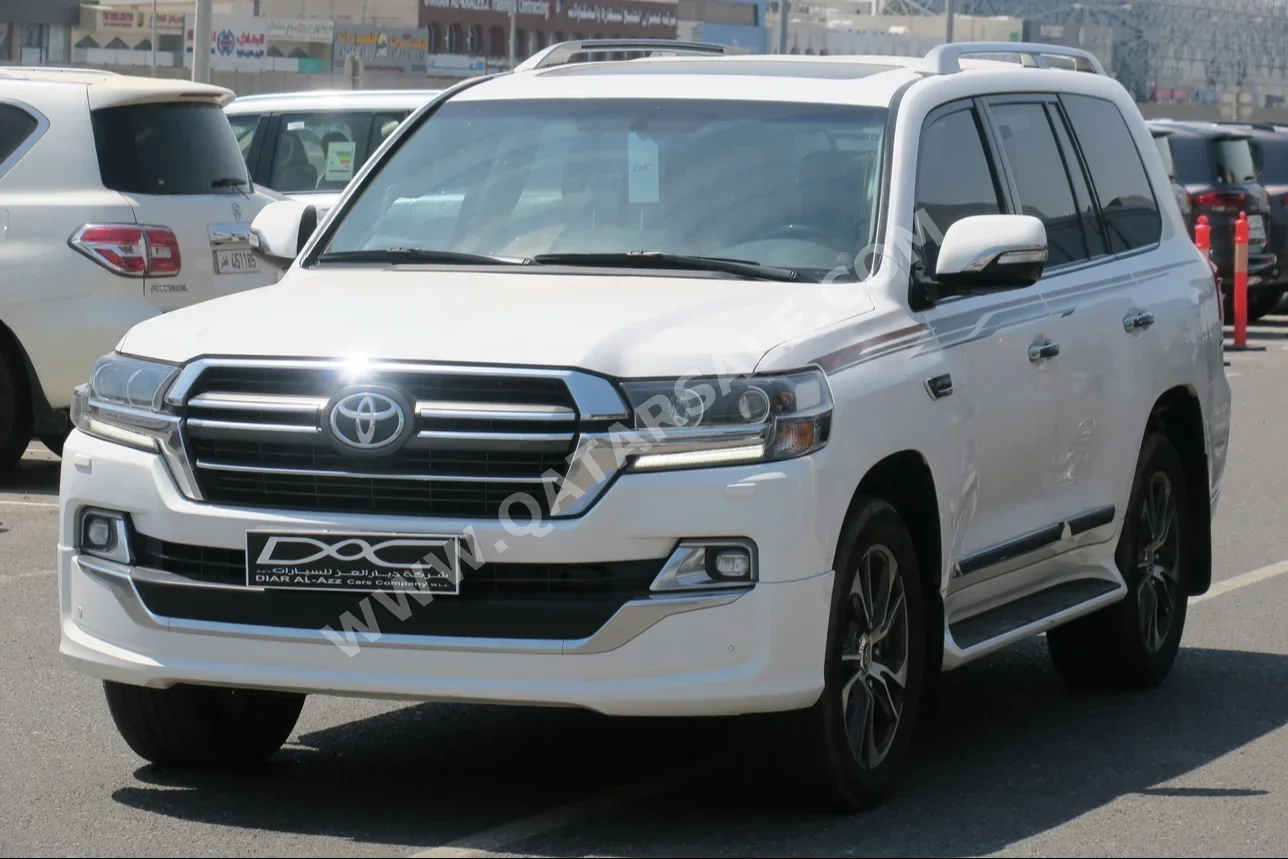 Toyota  Land Cruiser  GXR- Grand Touring  2020  Automatic  143,000 Km  8 Cylinder  Four Wheel Drive (4WD)  SUV  White