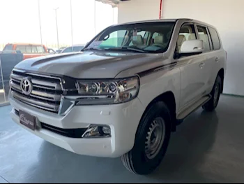 Toyota  Land Cruiser  GXR  2017  Automatic  153,000 Km  8 Cylinder  Four Wheel Drive (4WD)  SUV  White