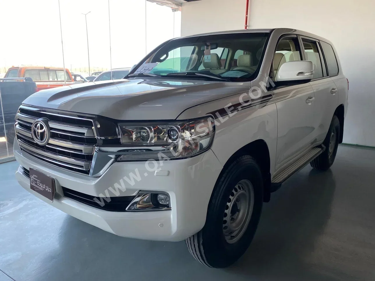 Toyota  Land Cruiser  GXR  2017  Automatic  153,000 Km  8 Cylinder  Four Wheel Drive (4WD)  SUV  White