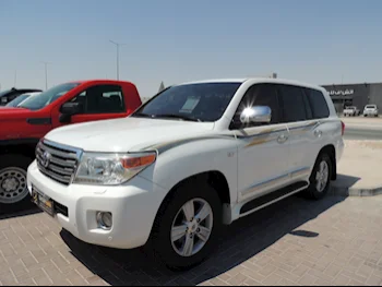 Toyota  Land Cruiser  VXR  2014  Automatic  276,000 Km  8 Cylinder  Four Wheel Drive (4WD)  SUV  Beige