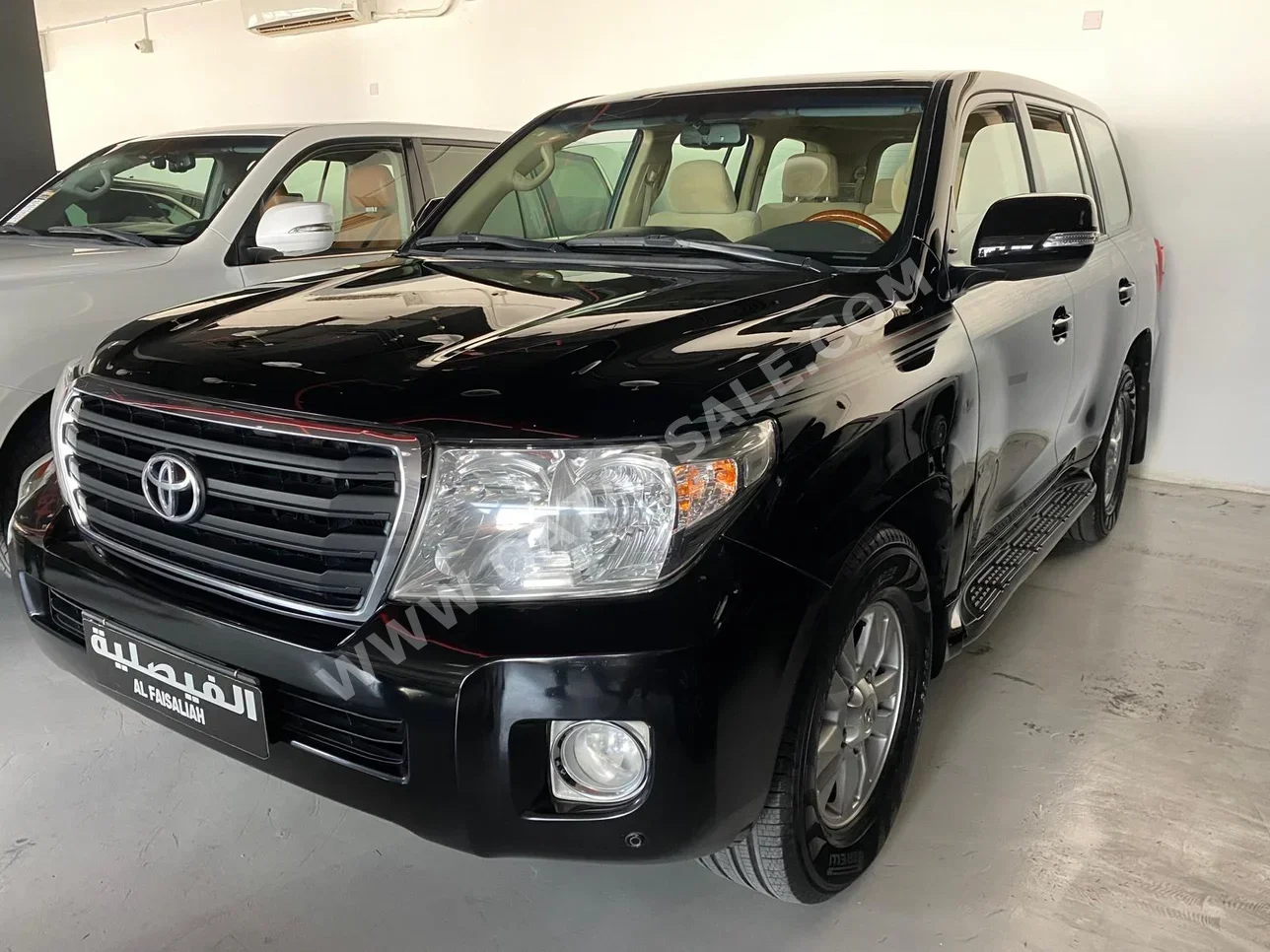 Toyota  Land Cruiser  GXR  2014  Automatic  322,000 Km  6 Cylinder  Four Wheel Drive (4WD)  SUV  Black