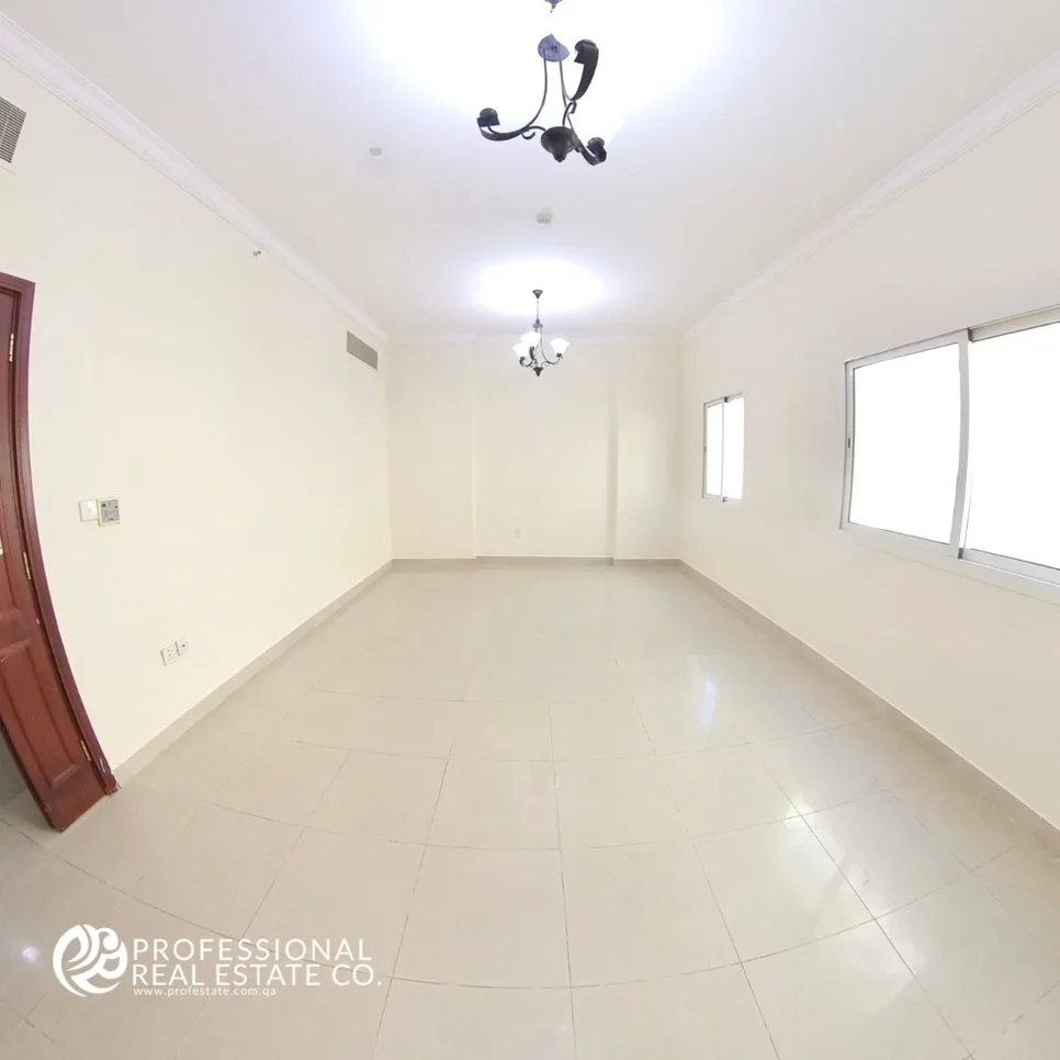 2 Bedrooms  Apartment  in Doha -  Fereej Bin Mahmoud  Not Furnished