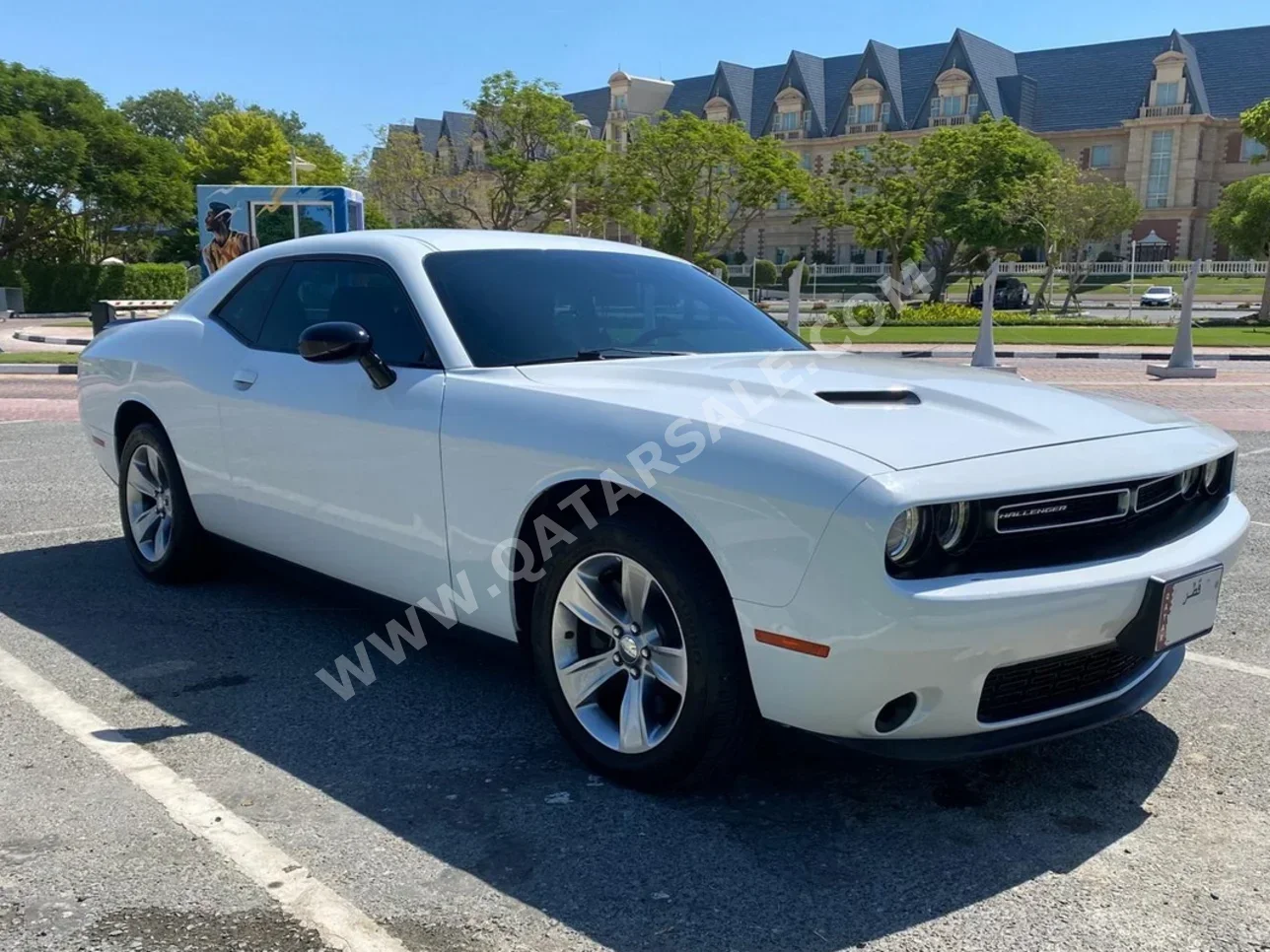 Dodge  Challenger  2018  Automatic  100,000 Km  6 Cylinder  Rear Wheel Drive (RWD)  Coupe / Sport  White