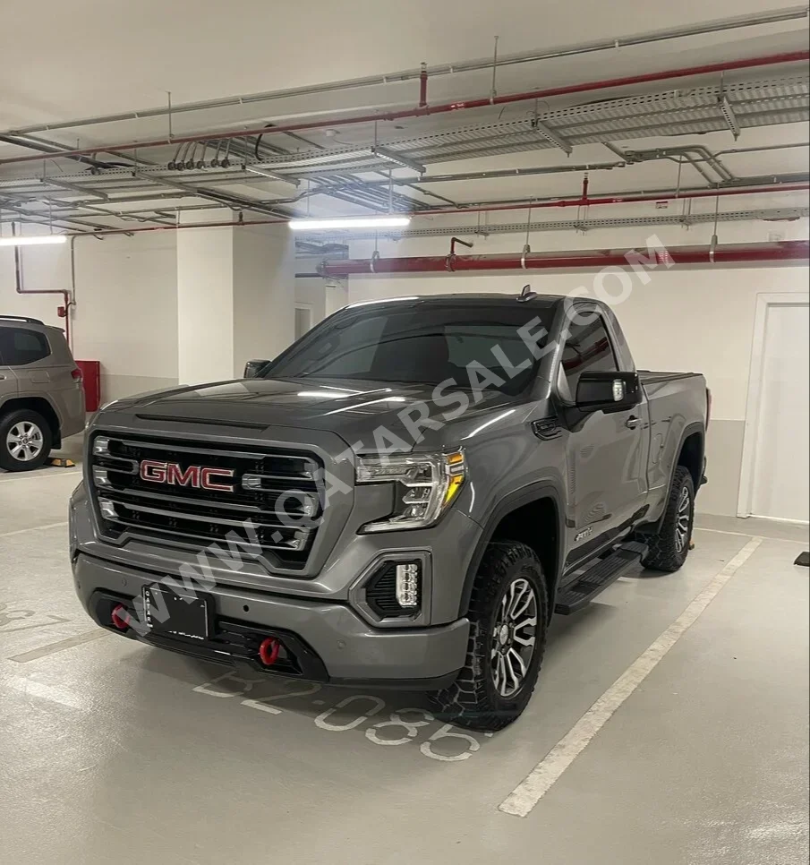 GMC  Sierra  AT4  2021  Automatic  72,000 Km  8 Cylinder  Four Wheel Drive (4WD)  Pick Up  Gray