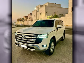 Toyota  Land Cruiser  GXR Twin Turbo  2022  Automatic  37,500 Km  6 Cylinder  Four Wheel Drive (4WD)  SUV  White  With Warranty