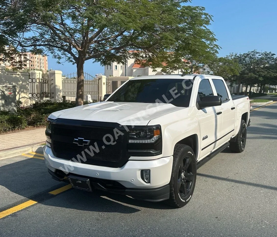 Chevrolet  Silverado  High Country  2018  Automatic  50,000 Km  8 Cylinder  Four Wheel Drive (4WD)  Pick Up  Pearl