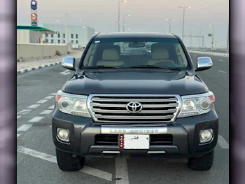 Toyota  Land Cruiser  VXR  2013  Automatic  303,000 Km  8 Cylinder  Four Wheel Drive (4WD)  SUV  Gray