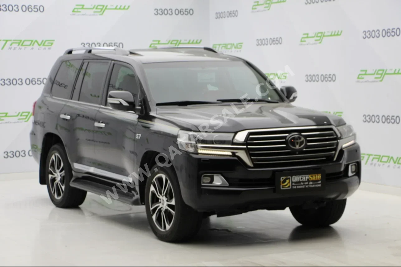 Toyota  Land Cruiser  VXR  2017  Automatic  190,000 Km  8 Cylinder  Four Wheel Drive (4WD)  SUV  Black