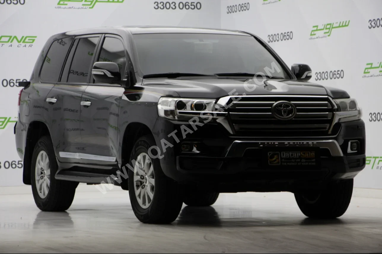 Toyota  Land Cruiser  GXR  2017  Automatic  217,000 Km  8 Cylinder  Four Wheel Drive (4WD)  SUV  Black