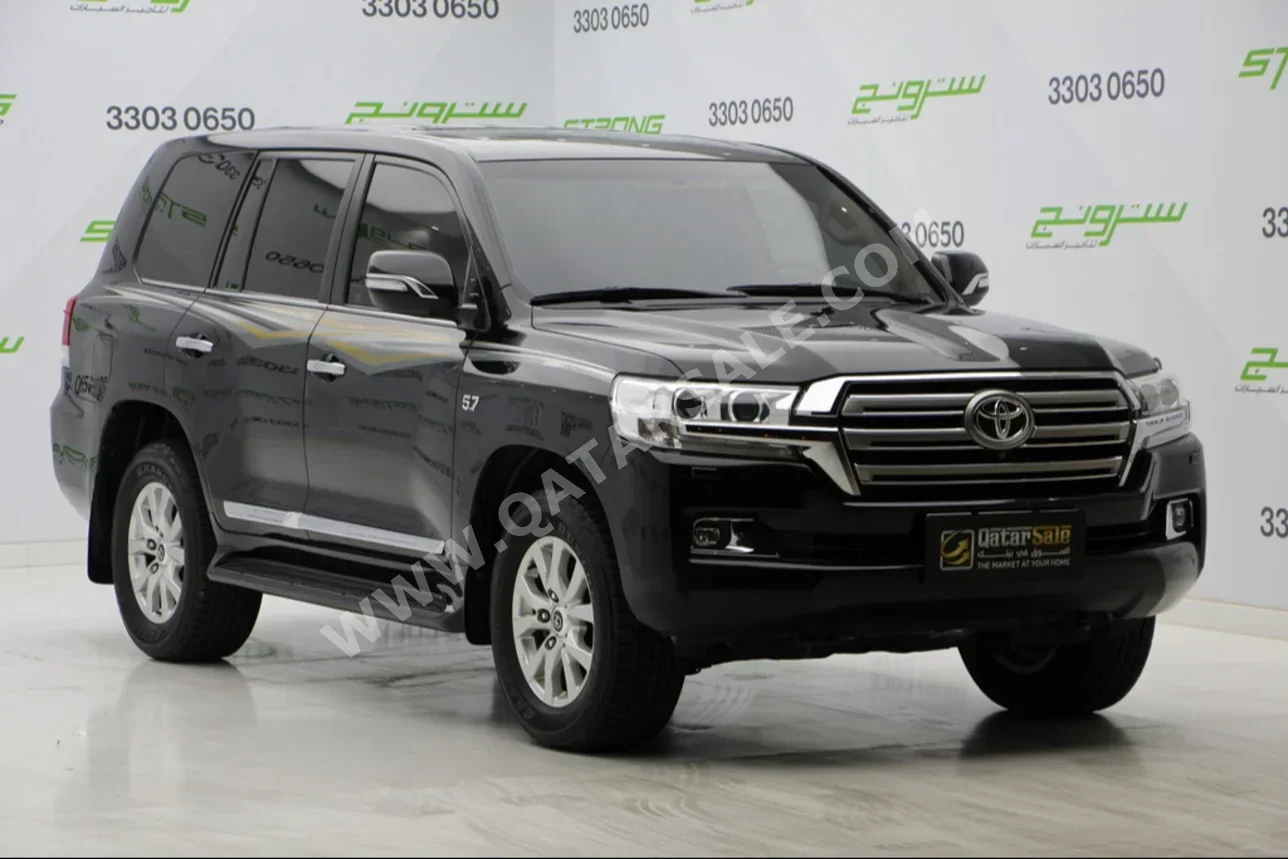 Toyota  Land Cruiser  VXR  2016  Automatic  300,000 Km  8 Cylinder  Four Wheel Drive (4WD)  SUV  Black