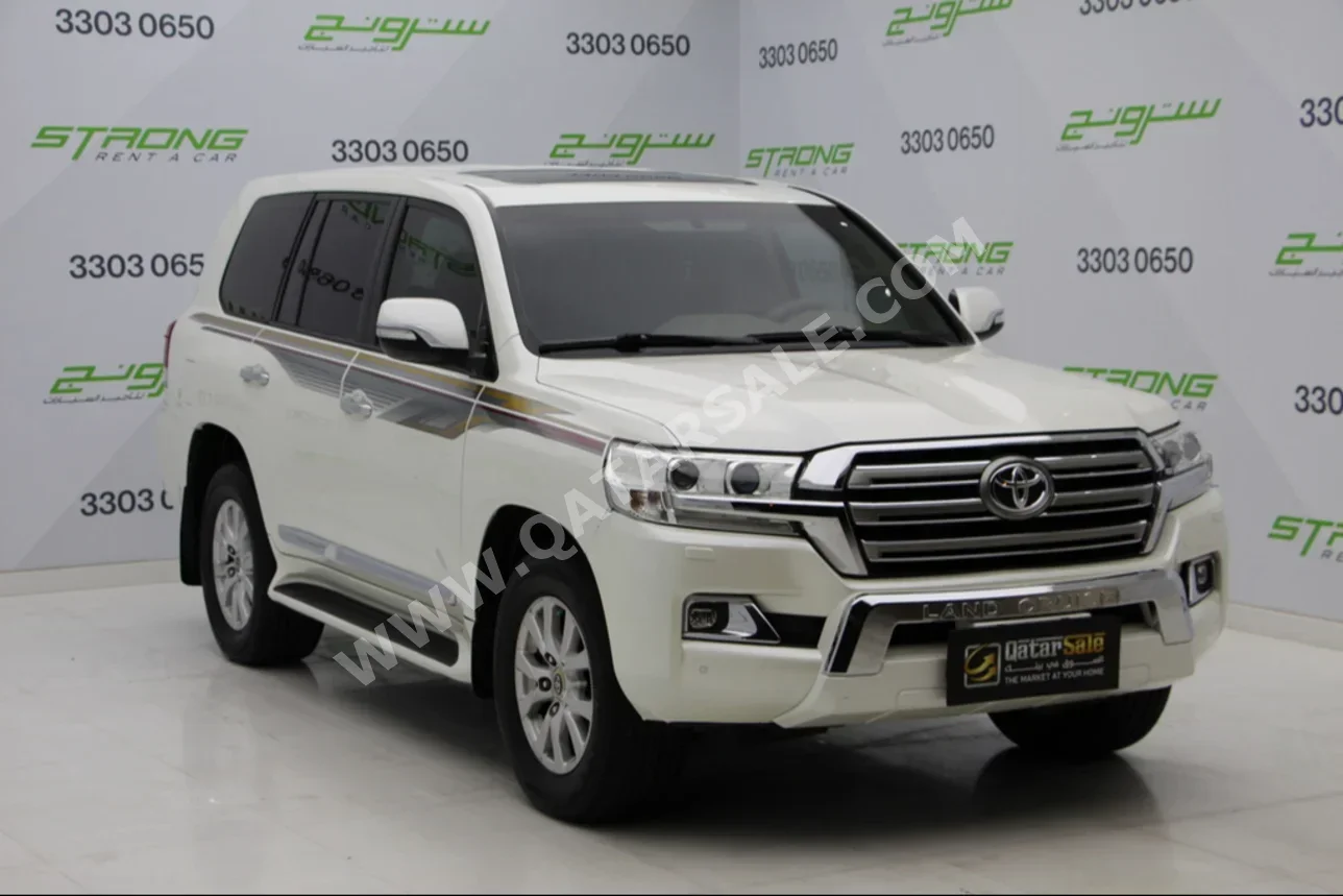 Toyota  Land Cruiser  GXR  2016  Automatic  260,000 Km  8 Cylinder  Four Wheel Drive (4WD)  SUV  White