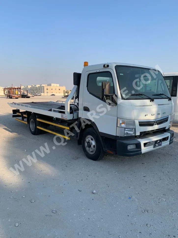 Towing Vehicle Mitsubishi  Canter  2020