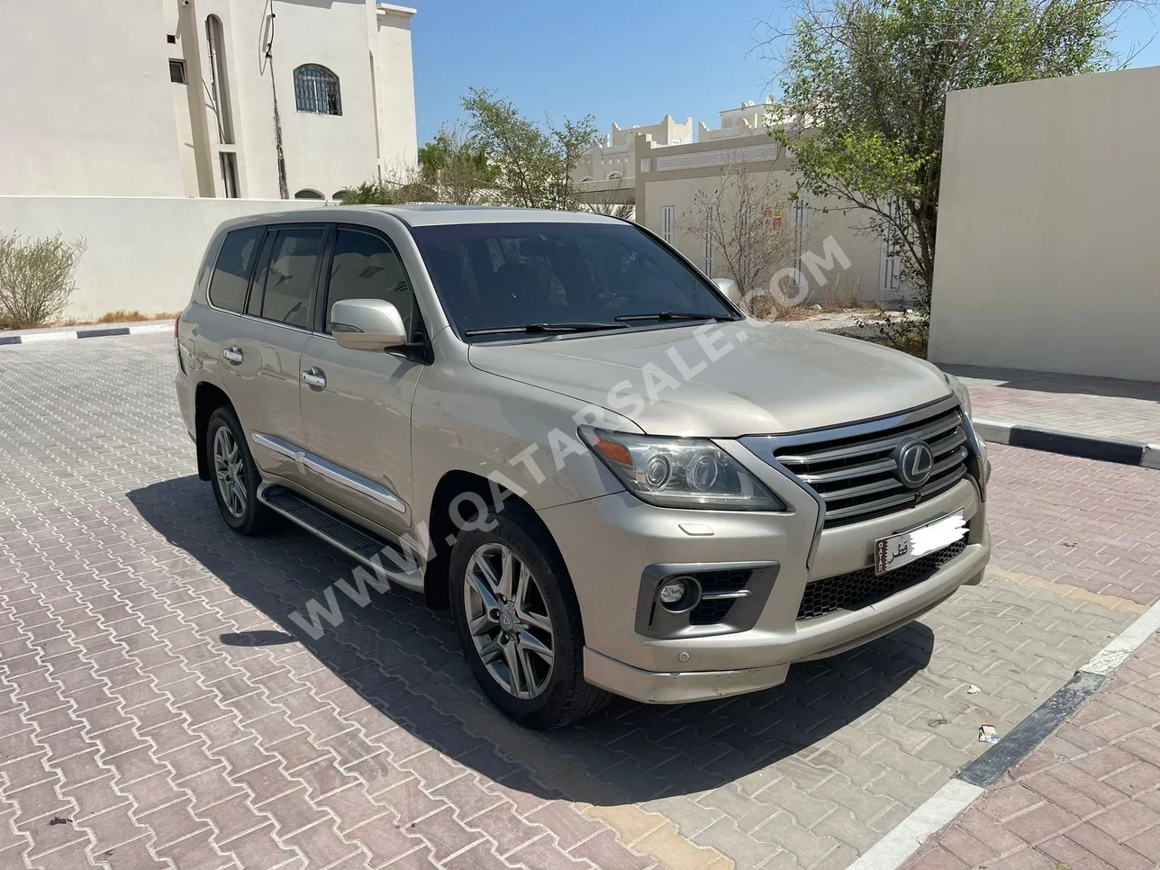 Lexus  LX  570  2014  Automatic  393,000 Km  8 Cylinder  Four Wheel Drive (4WD)  SUV  White