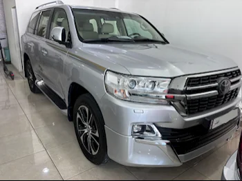 Toyota  Land Cruiser  VXR  2021  Automatic  67,000 Km  8 Cylinder  Four Wheel Drive (4WD)  SUV  Silver