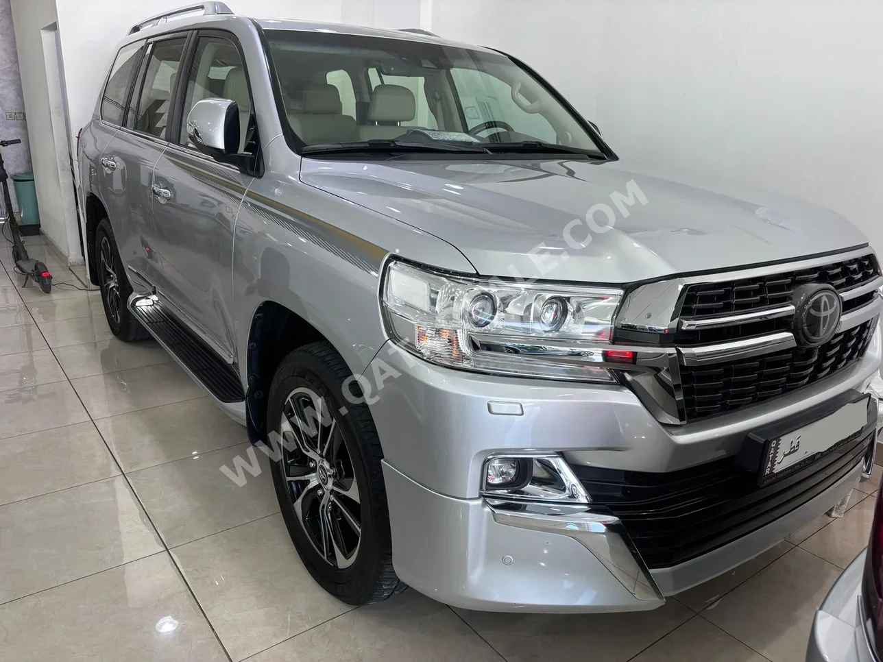 Toyota  Land Cruiser  VXR  2021  Automatic  67,000 Km  8 Cylinder  Four Wheel Drive (4WD)  SUV  Silver