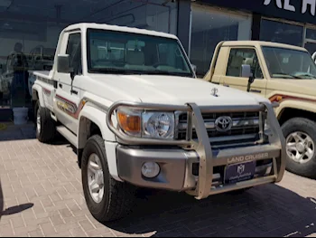 Toyota  Land Cruiser  LX  2019  Manual  220,000 Km  6 Cylinder  Four Wheel Drive (4WD)  Pick Up  White