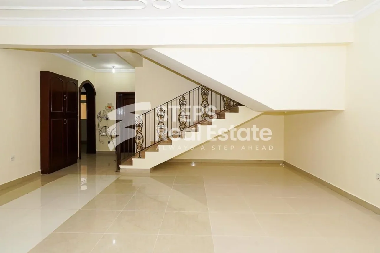 Family Residential  - Not Furnished  - Al Rayyan  - Ain Khaled  - 6 Bedrooms