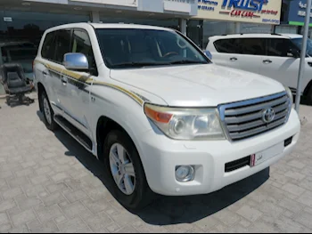 Toyota  Land Cruiser  VXR  2013  Automatic  285,000 Km  8 Cylinder  Four Wheel Drive (4WD)  SUV  Pearl