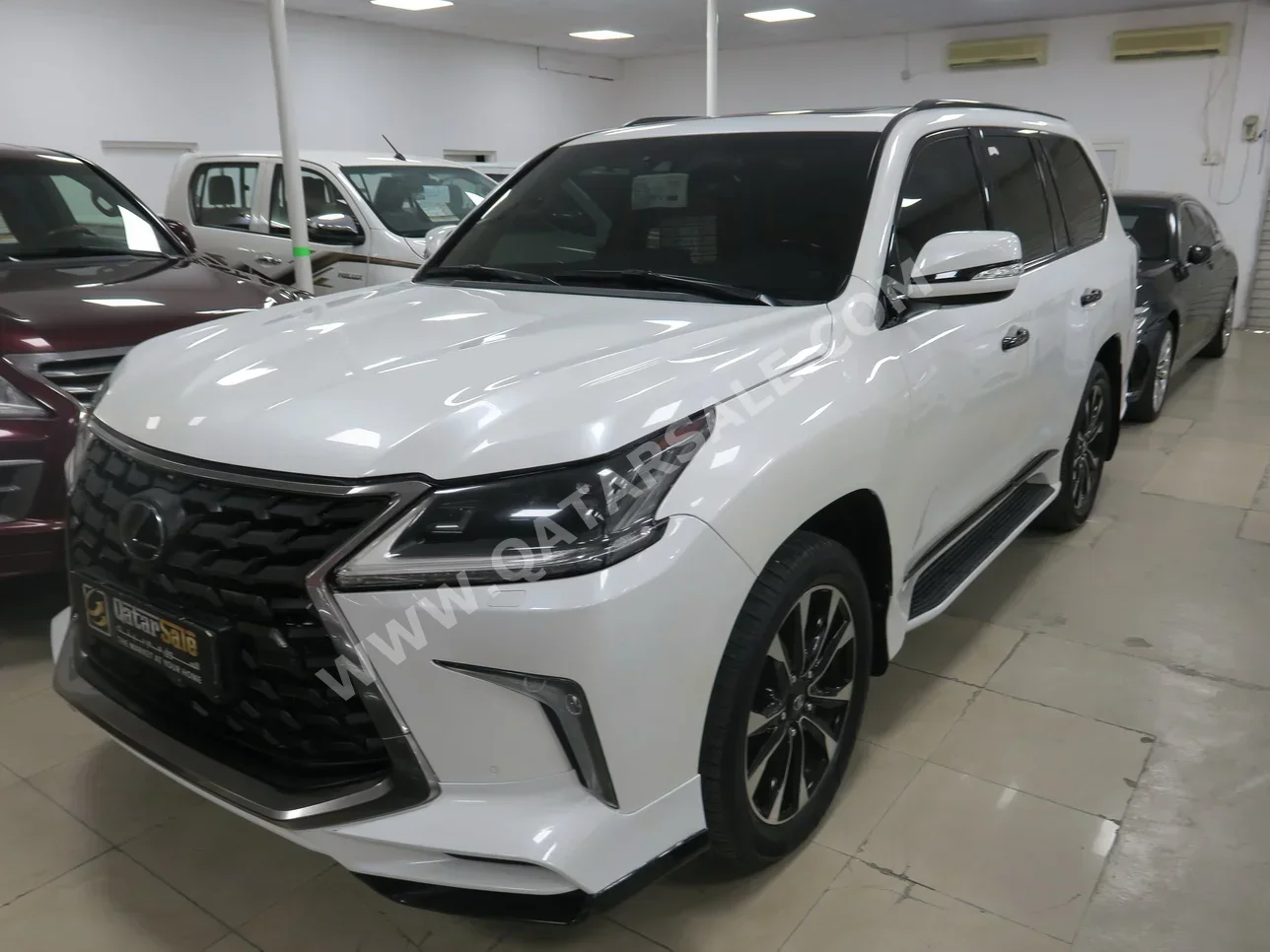 Lexus  LX  570  2016  Automatic  222,000 Km  8 Cylinder  Four Wheel Drive (4WD)  SUV  White