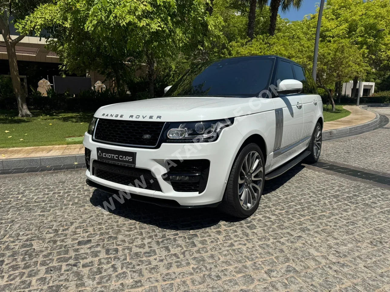 Land Rover  Range Rover  Vogue  Autobiography  2017  Automatic  88,000 Km  8 Cylinder  Four Wheel Drive (4WD)  SUV  White