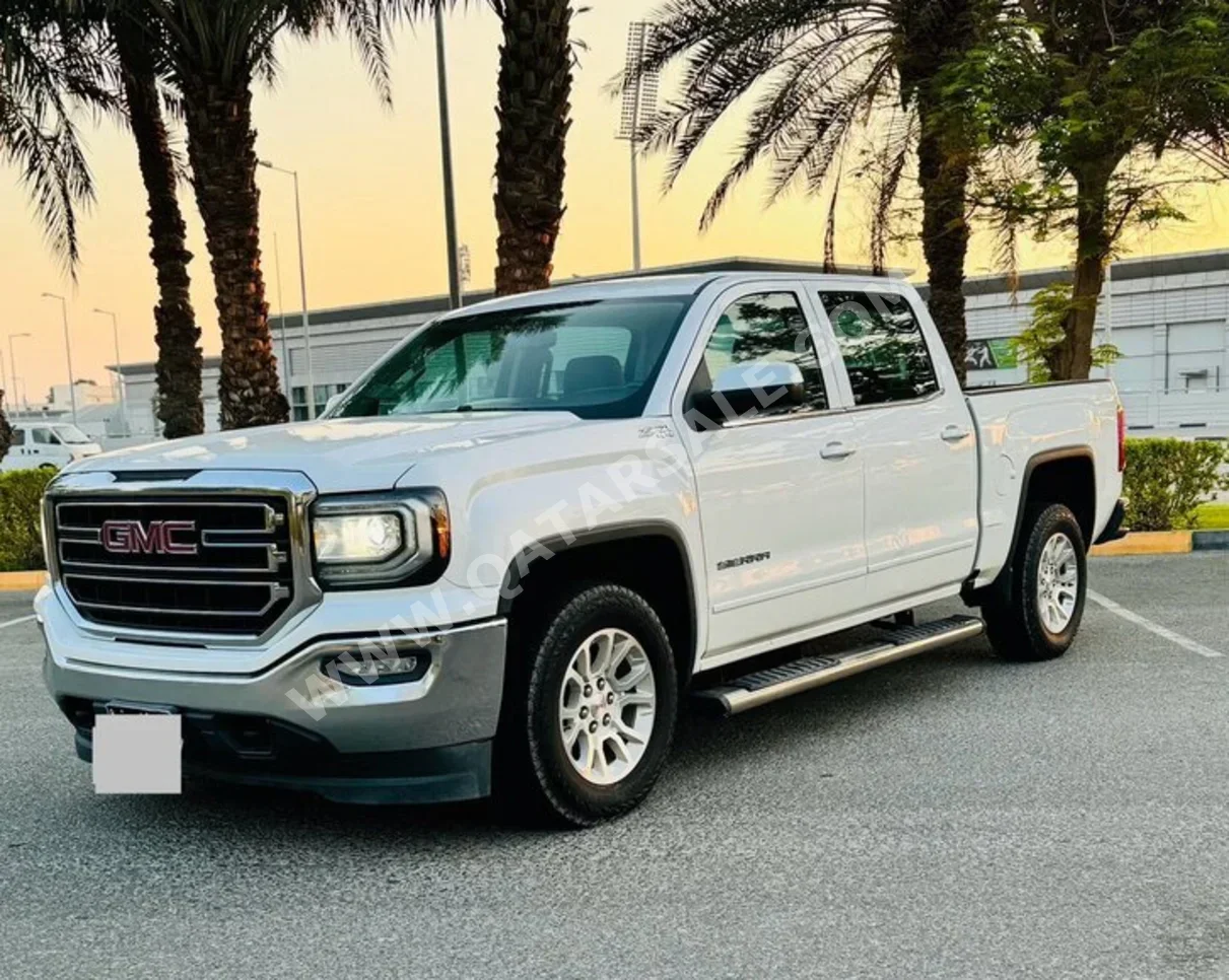 GMC  Sierra  1500  2018  Automatic  210,000 Km  8 Cylinder  Four Wheel Drive (4WD)  Pick Up  White