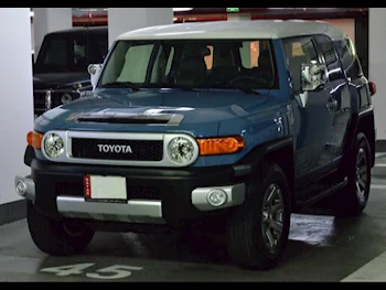 Toyota  FJ Cruiser  2016  Automatic  37,800 Km  6 Cylinder  Four Wheel Drive (4WD)  SUV  Blue and White