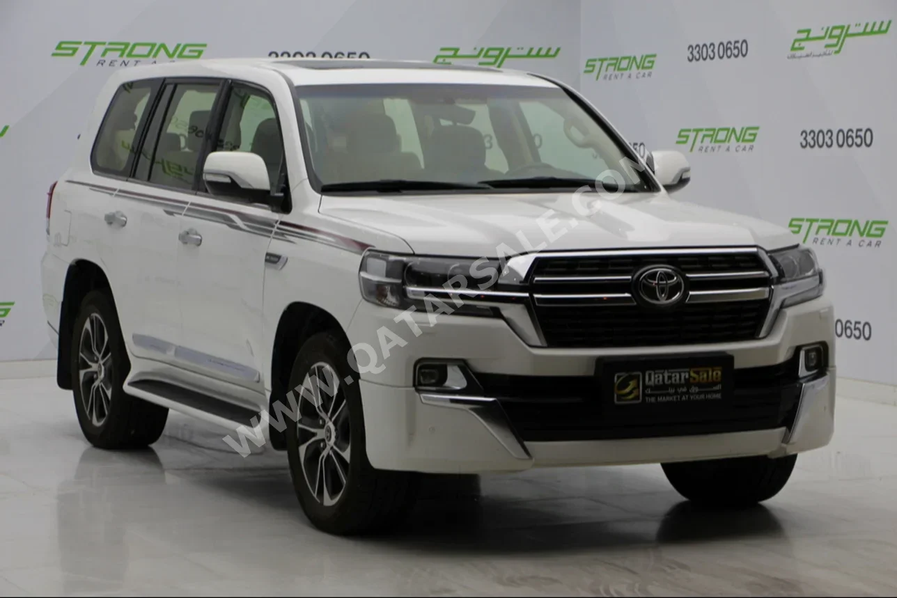 Toyota  Land Cruiser  GXR- Grand Touring  2021  Automatic  200,000 Km  8 Cylinder  Four Wheel Drive (4WD)  SUV  White