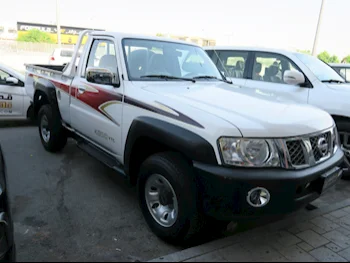 Nissan  Patrol  2015  Manual  134,000 Km  6 Cylinder  Four Wheel Drive (4WD)  Pick Up  White