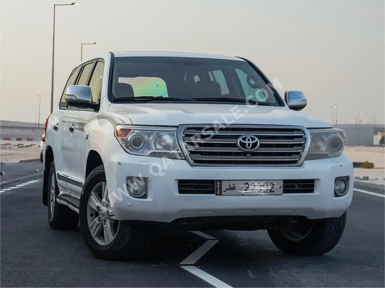 Toyota  Land Cruiser  GXR  2014  Automatic  400,000 Km  8 Cylinder  Four Wheel Drive (4WD)  SUV  White