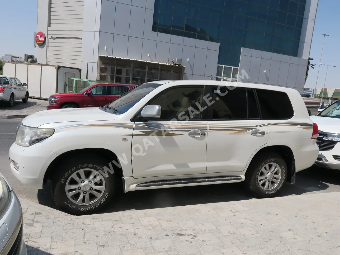 Toyota  Land Cruiser  VXR  2009  Automatic  186,000 Km  8 Cylinder  Four Wheel Drive (4WD)  SUV  White