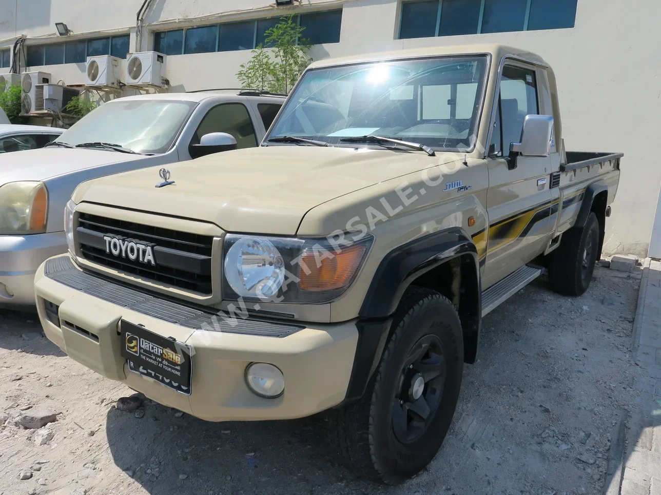 Toyota  Land Cruiser  LX  2022  Manual  86,000 Km  6 Cylinder  Four Wheel Drive (4WD)  Pick Up  Beige