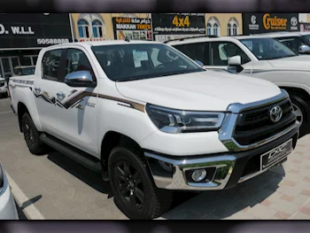 Toyota  Hilux  2024  Automatic  0 Km  4 Cylinder  Four Wheel Drive (4WD)  Pick Up  White  With Warranty