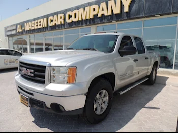 GMC  Sierra  SLE  2011  Automatic  262,000 Km  8 Cylinder  Four Wheel Drive (4WD)  Pick Up  White