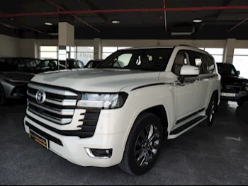 Toyota  Land Cruiser  GXR Twin Turbo  2023  Automatic  34٬000 Km  6 Cylinder  Four Wheel Drive (4WD)  SUV  White  With Warranty