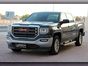 GMC  Sierra  1500  2017  Automatic  218,000 Km  8 Cylinder  Four Wheel Drive (4WD)  Pick Up  Gray