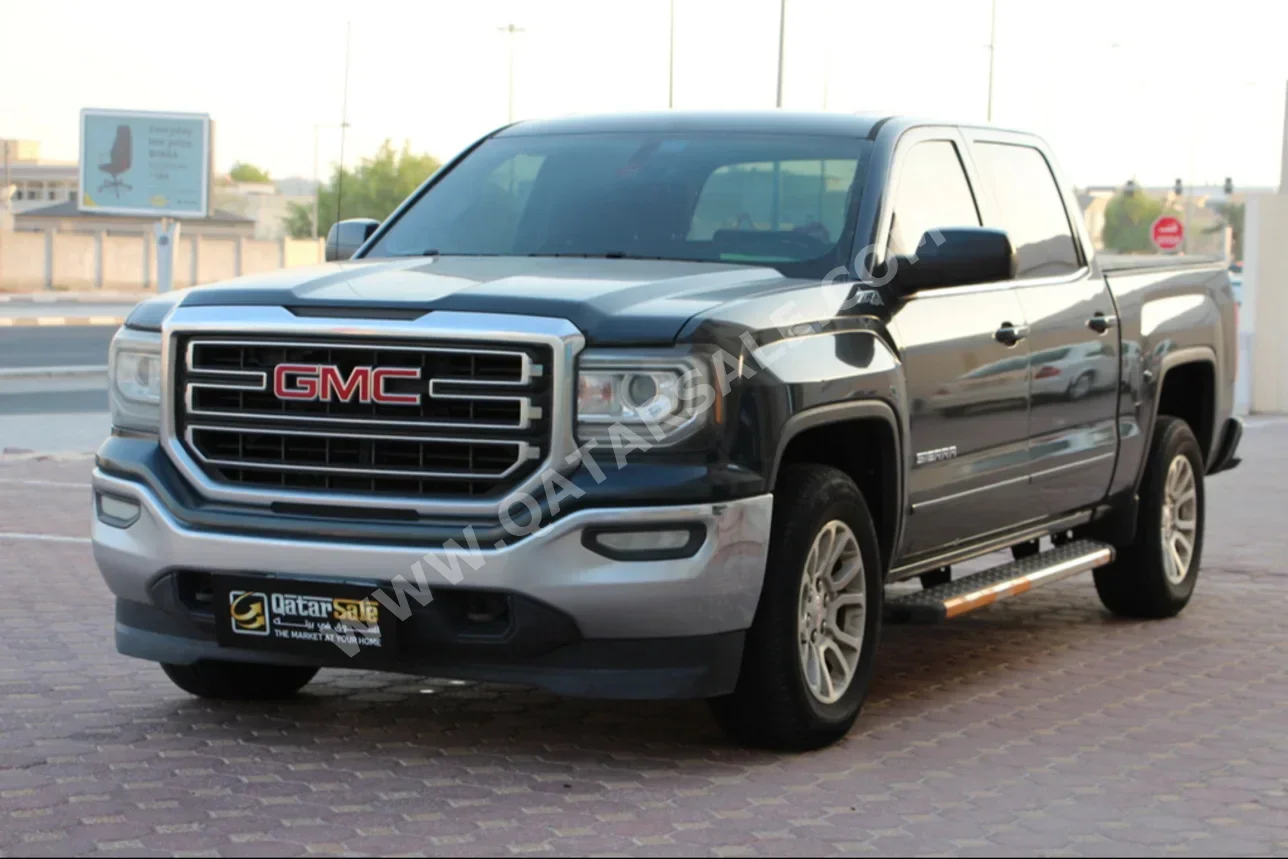 GMC  Sierra  1500  2017  Automatic  218,000 Km  8 Cylinder  Four Wheel Drive (4WD)  Pick Up  Gray