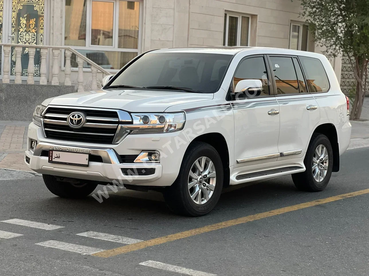 Toyota  Land Cruiser  GXR  2020  Automatic  125,000 Km  8 Cylinder  Four Wheel Drive (4WD)  SUV  White