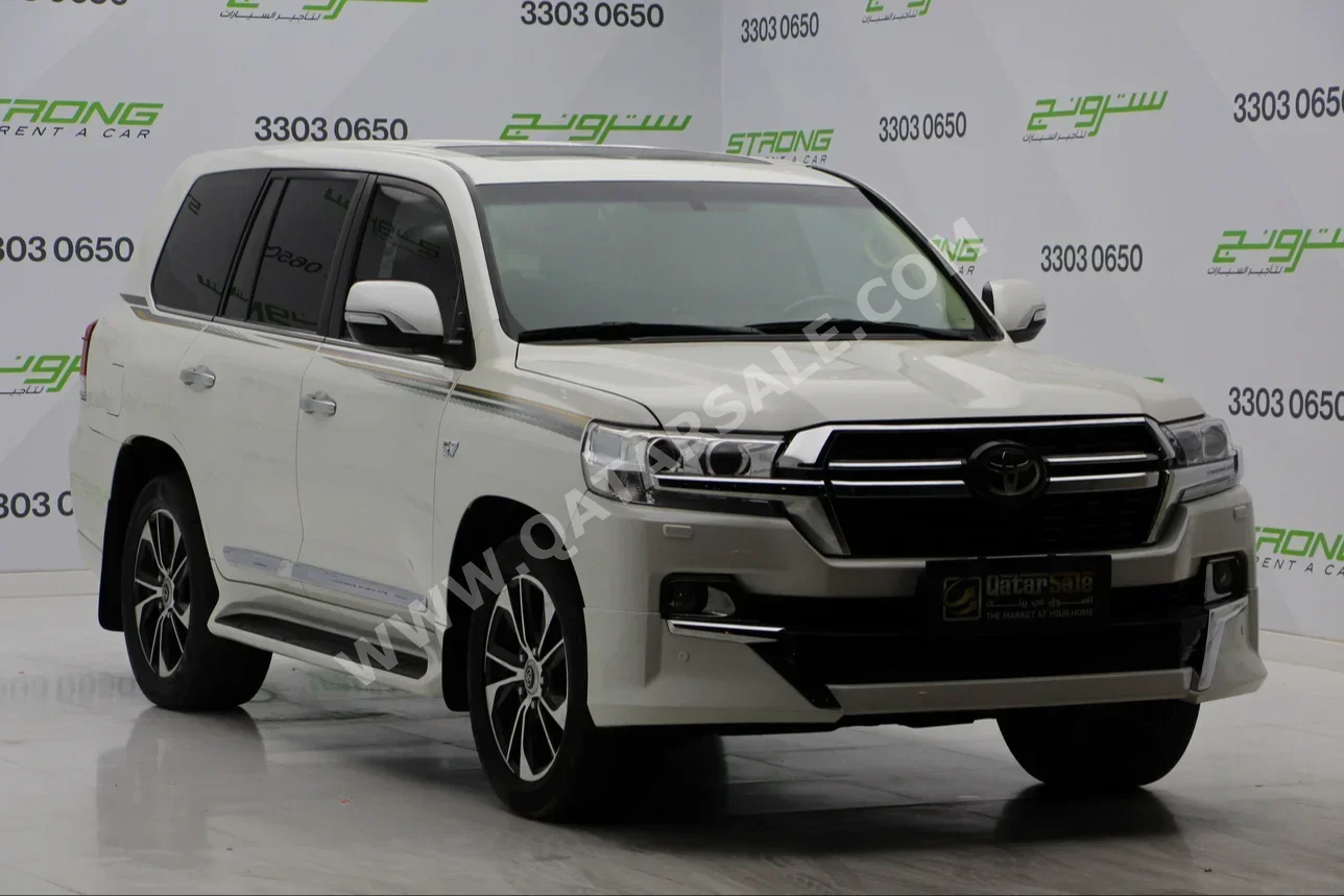 Toyota  Land Cruiser  VXR  2017  Automatic  205,000 Km  8 Cylinder  Four Wheel Drive (4WD)  SUV  White