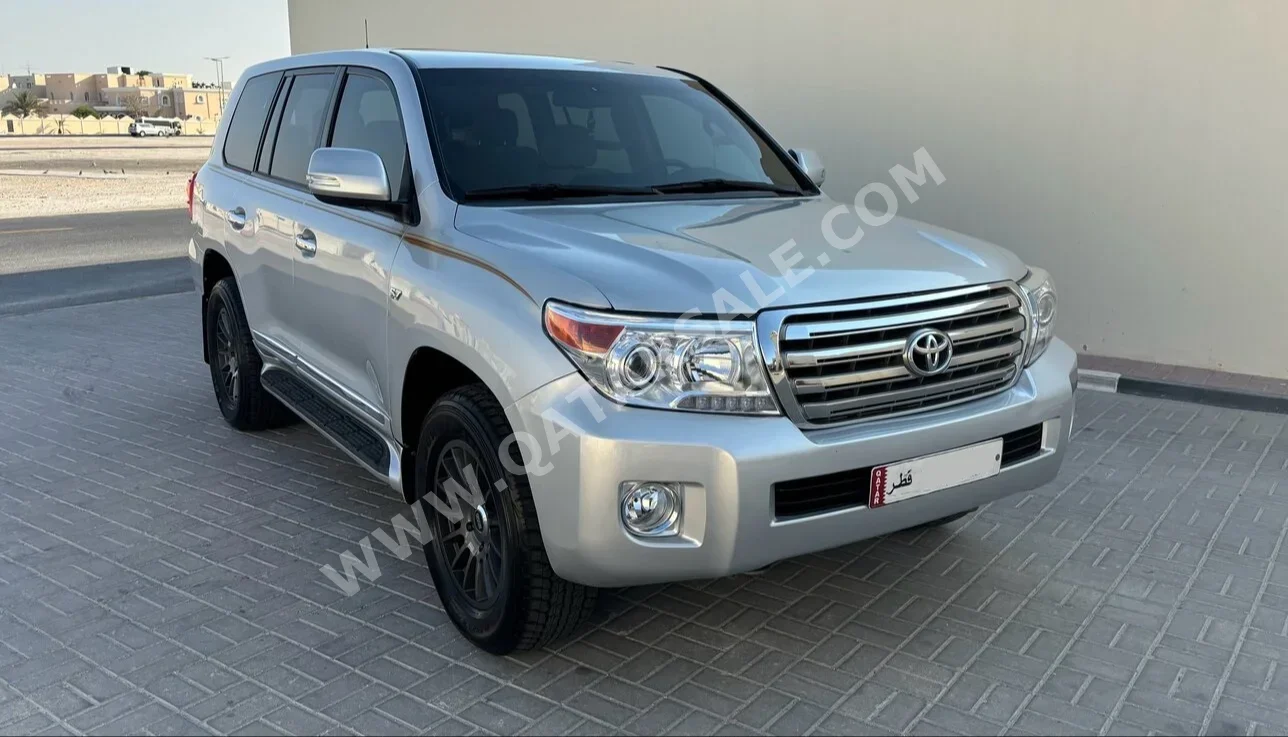 Toyota  Land Cruiser  VXR  2009  Automatic  197,000 Km  8 Cylinder  Four Wheel Drive (4WD)  SUV  Silver