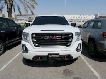 GMC  Sierra  AT4  2022  Automatic  111,000 Km  8 Cylinder  Four Wheel Drive (4WD)  Pick Up  White  With Warranty