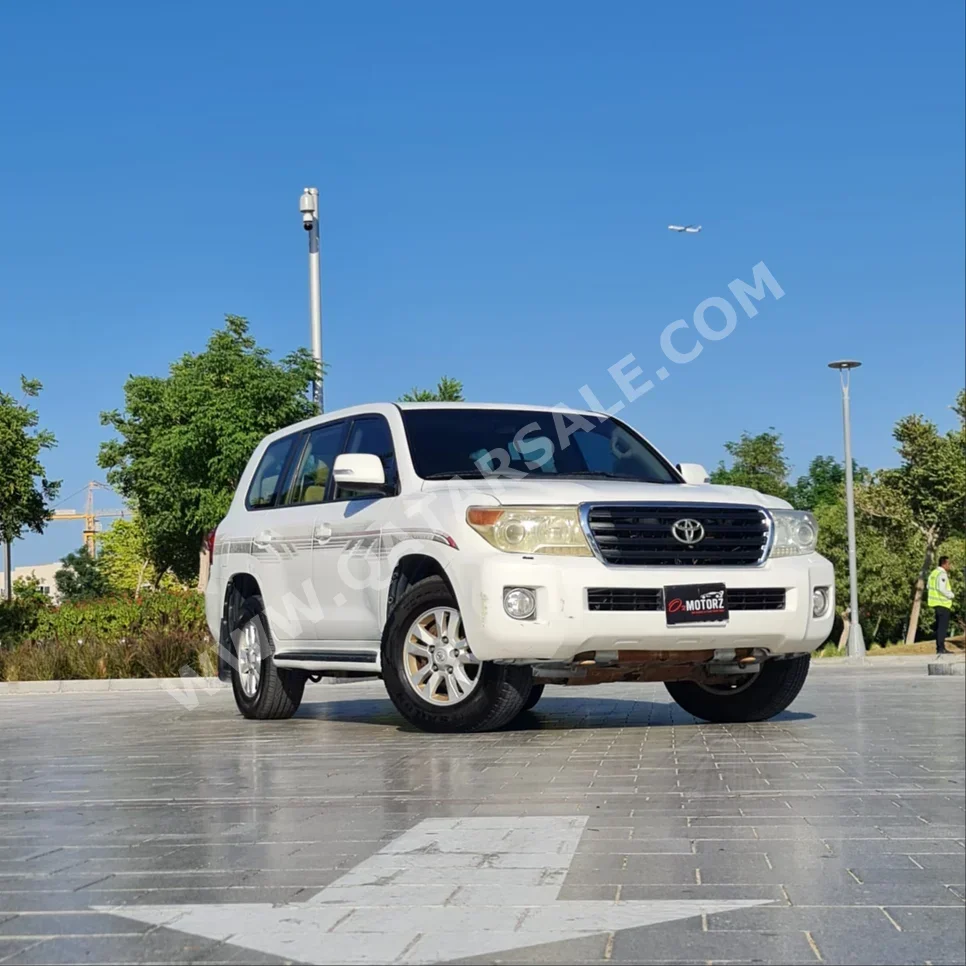 Toyota  Land Cruiser  GXR  2013  Automatic  335,000 Km  6 Cylinder  Four Wheel Drive (4WD)  SUV  White