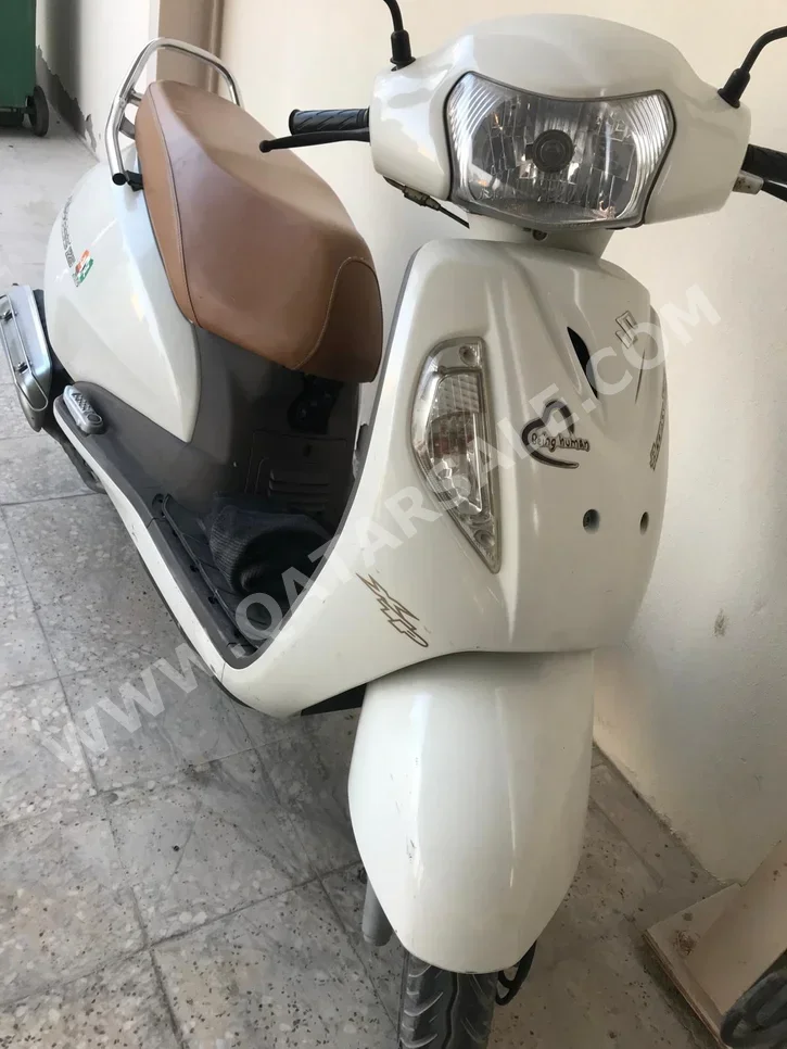 Suzuki  50 -  2021 - Color White