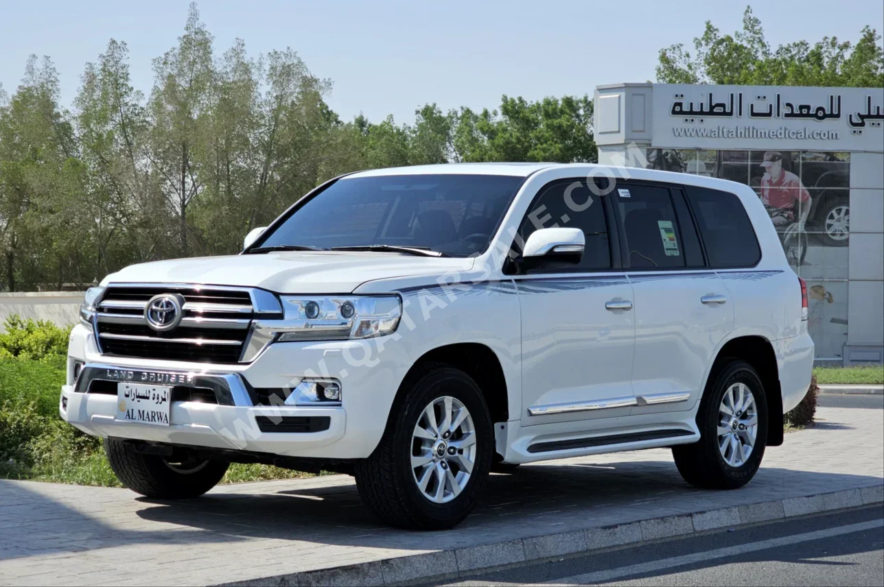  Toyota  Land Cruiser  GXR  2019  Automatic  165,000 Km  8 Cylinder  Four Wheel Drive (4WD)  SUV  White  With Warranty