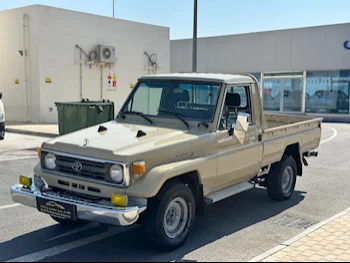 Toyota  Land Cruiser  LX  1997  Manual  380,000 Km  6 Cylinder  Four Wheel Drive (4WD)  Pick Up  Beige