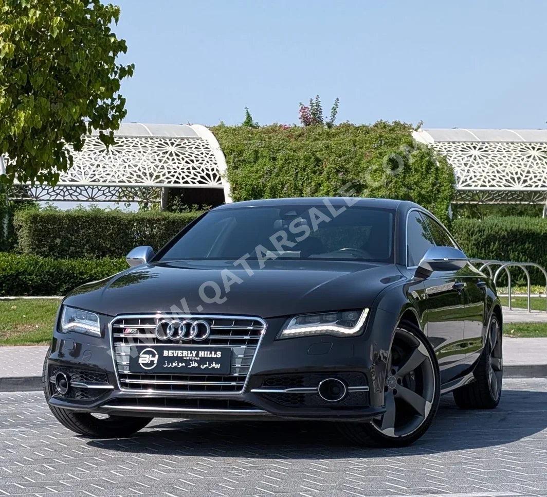 Audi  S  7  2014  Automatic  119,398 Km  8 Cylinder  All Wheel Drive (AWD)  Coupe / Sport  Gray