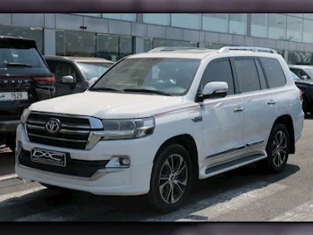 Toyota  Land Cruiser  GXR- Grand Touring  2020  Automatic  143,000 Km  8 Cylinder  Four Wheel Drive (4WD)  SUV  White