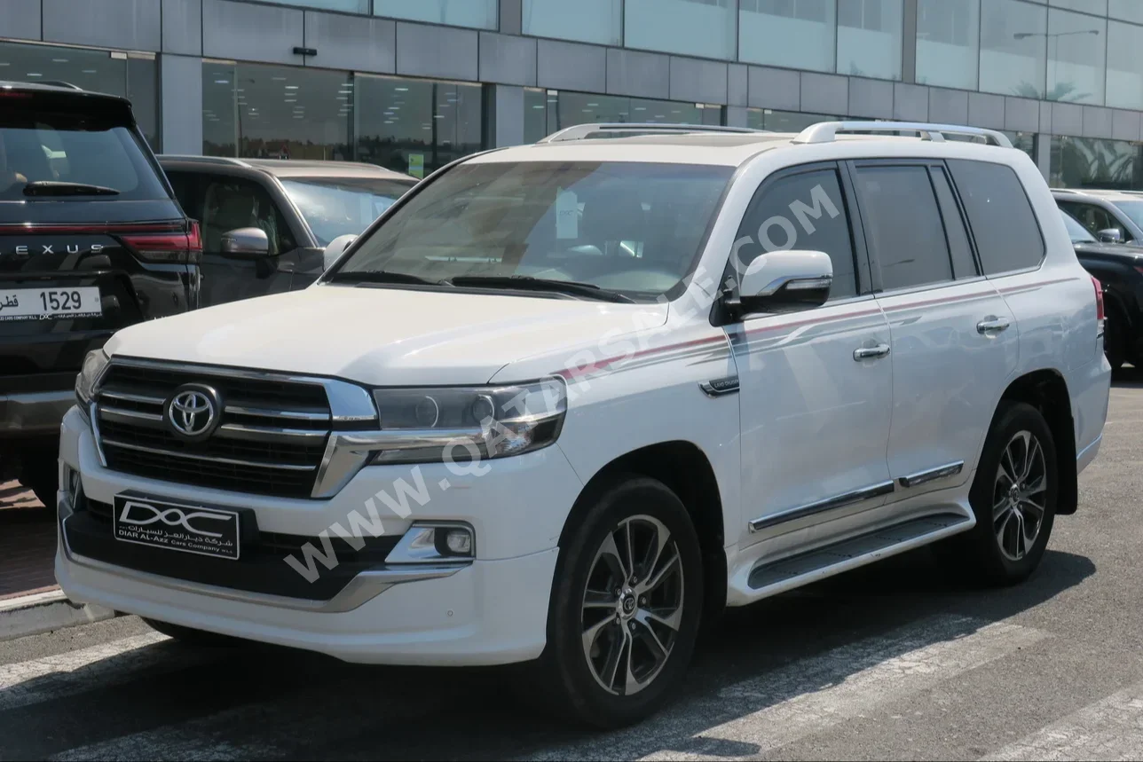 Toyota  Land Cruiser  GXR- Grand Touring  2020  Automatic  143,000 Km  8 Cylinder  Four Wheel Drive (4WD)  SUV  White