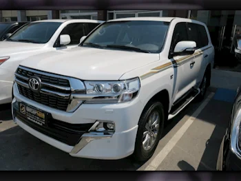 Toyota  Land Cruiser  VXR  2018  Automatic  96,000 Km  8 Cylinder  Four Wheel Drive (4WD)  SUV  White