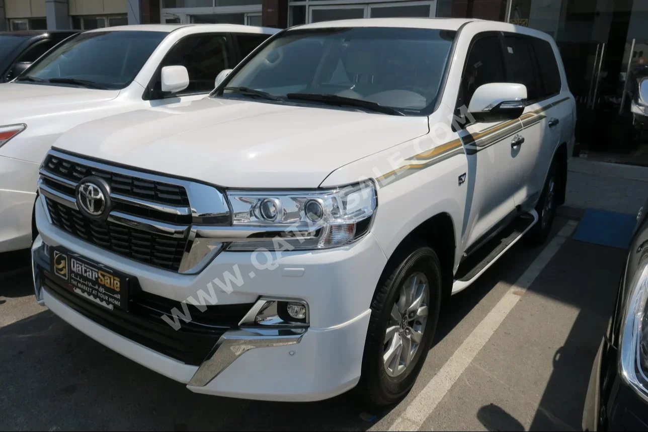 Toyota  Land Cruiser  VXR  2018  Automatic  96,000 Km  8 Cylinder  Four Wheel Drive (4WD)  SUV  White